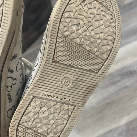 Disney Mickey Mouse White Kids Shoes - Picture 4 of 4